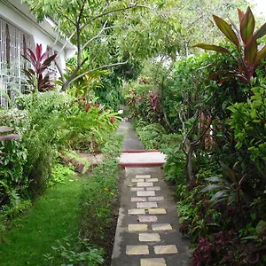 15 Min From The Airport In Jamaica Homestay